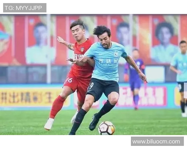 足球抬手肘的争议与影响解析如何在比赛中正确处理这一行为